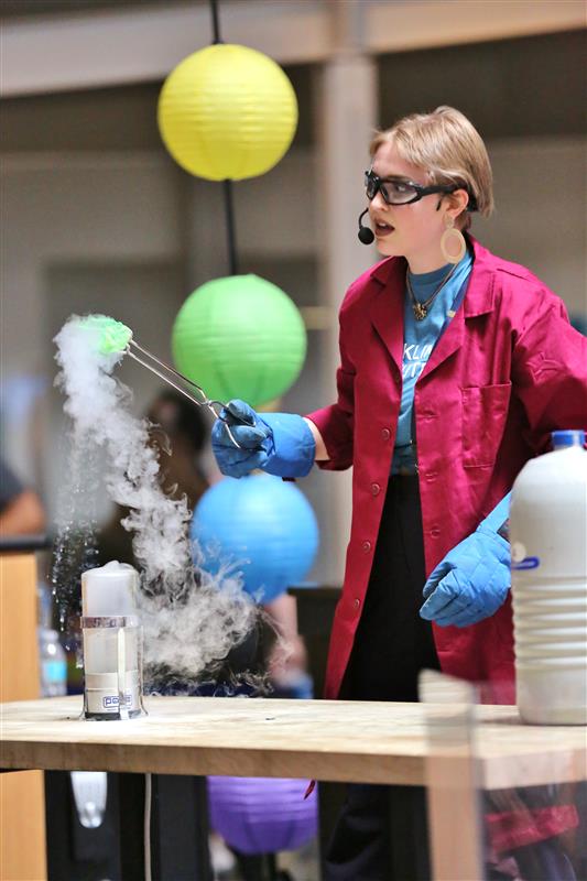 Daily Live Science Demonstrations The Franklin Institute